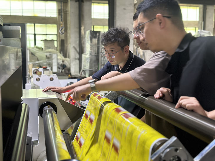 1000型点断复卷机 1000型点断复卷机